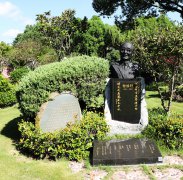 黎焕颐纪念碑：诗魂永驻，岁月铭记